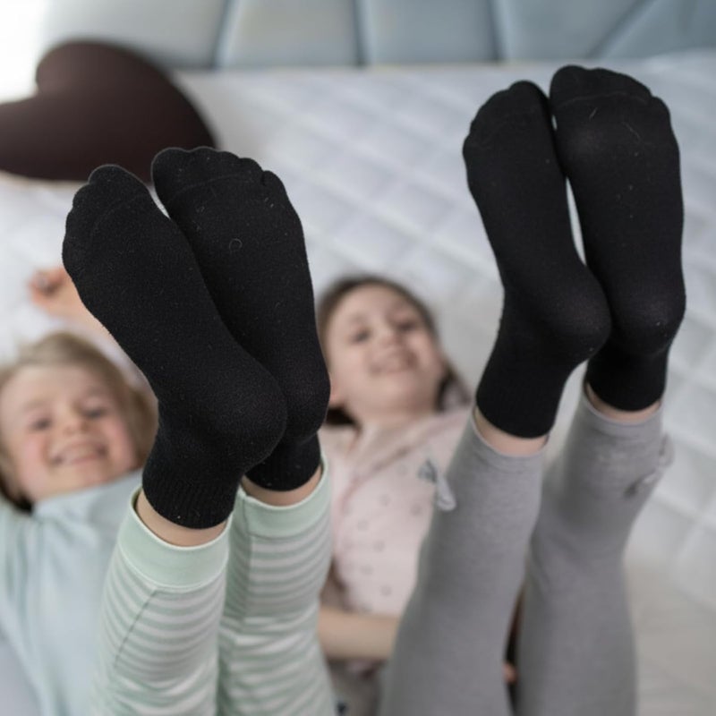 Chicingyou 4 Pairs Silk Liner Socks for Kids Black Lightweight Seamless Liner Calf Sweat Absorption Hiking Socks for Child Running Sports Winter Cold Weather, Large - Image 4